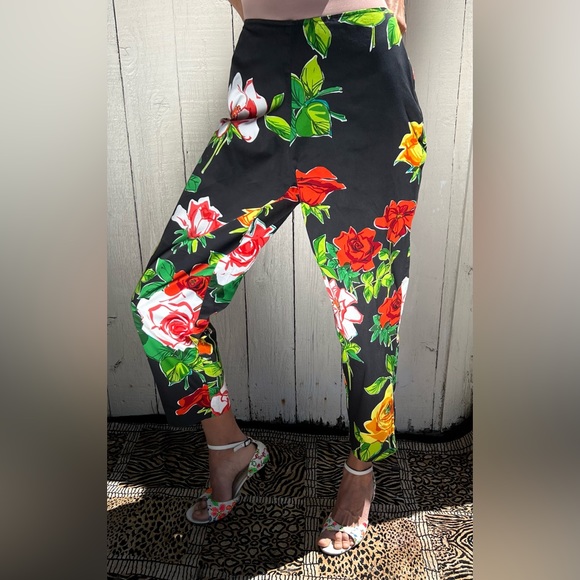 TAPP New York Red Floral Capri Pants (8) - Picture 5 of 17